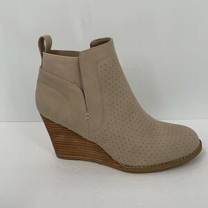 DV Dolce Vita Gerdy Chelsea ankle boots shoe wedge tan brown perforated new 7